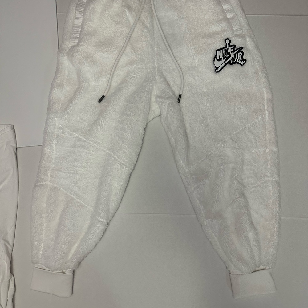 Nike Air Jordan SAMPLE triple White Sherpa joggers